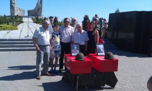 28 июня у мемориала «Самбекские высоты» состоялась торжественная передача родственникам останков двух воинов.
