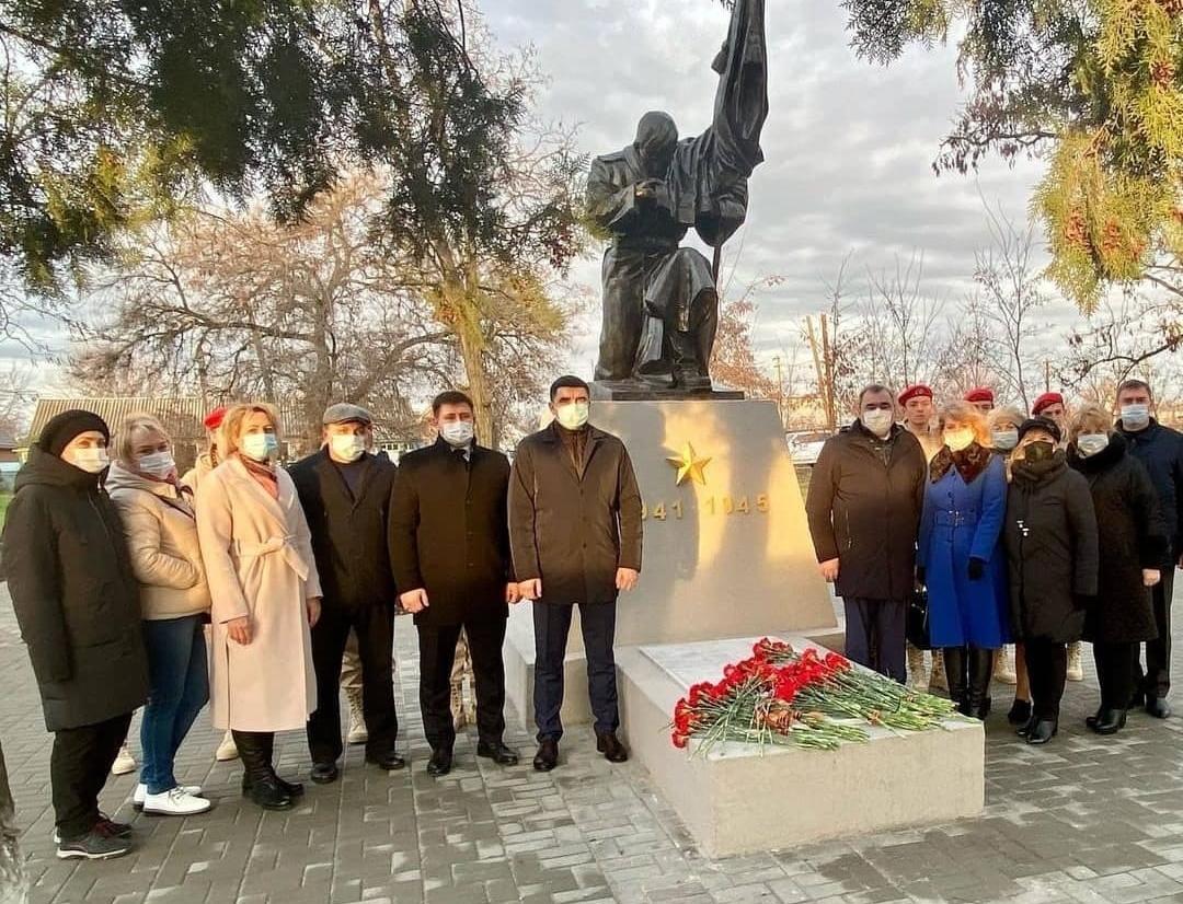 Состоялось открытие памятника в поселке Дорожном Аксайского района Ростовской области