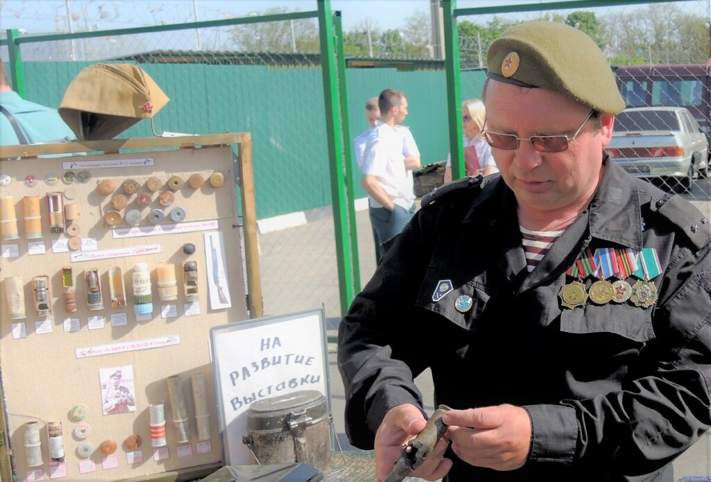 Организатора выставок военных артефактов Сергея Ширенко приняли в поисковый отряд «Памяти РАУ»