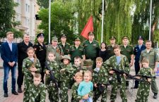 Волгодонские поисковики приняли участие в праздновании Дня молодежи на центральной площади Волгодонска